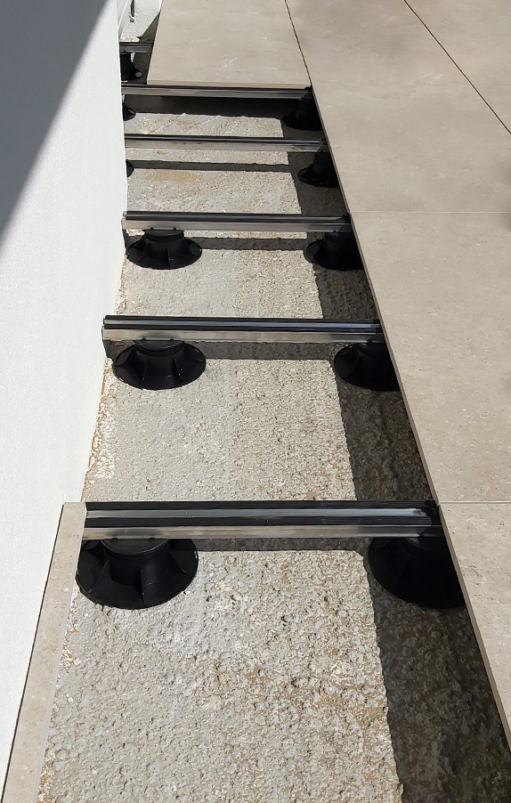 legar aluminiowy tarasowy do deski kompozytowej i do płytek.jpg